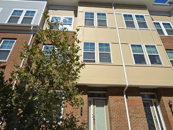 10 Bond St, North Brunswick, NJ 08902