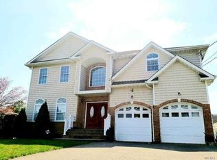 352 Jeffrey Ave, East Meadow, NY 11554