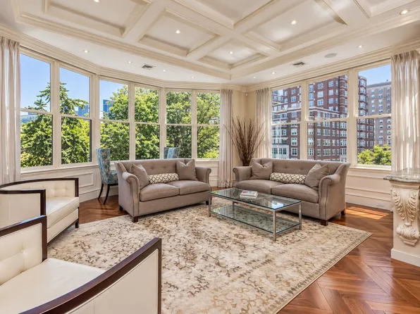 19 Arlington St APT 32, Boston, MA 02116