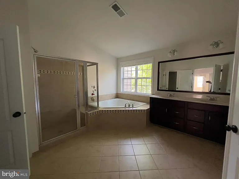 42885 Edgegrove Heights Ter — Photo 9