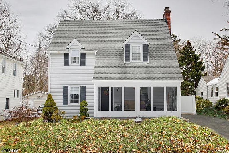 17 Carlyle Ave photo 1