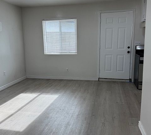 5th image of 13660 Hartsville St