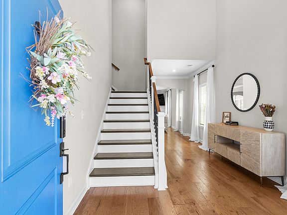 3rd image of 136 Azure Loop