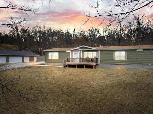 11 Valley View Dr, Fenton, MO 63026