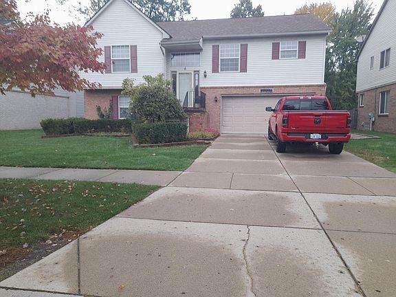 2nd image of 33540 Harvard Ave