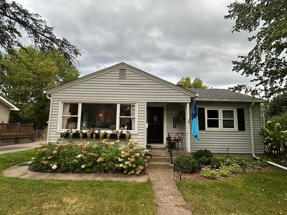 1st image of 1117 Olive St W