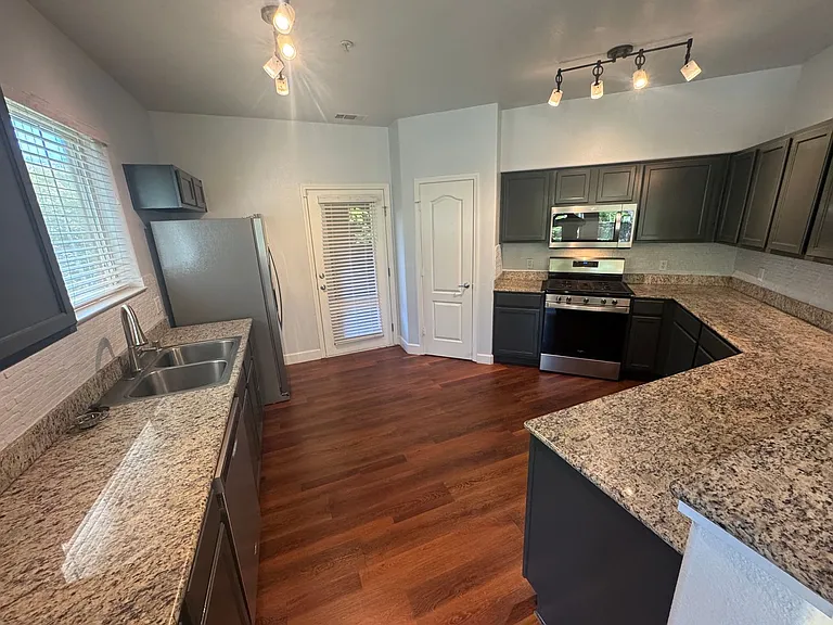 5350 Dunlay Dr #814 — Photo 3