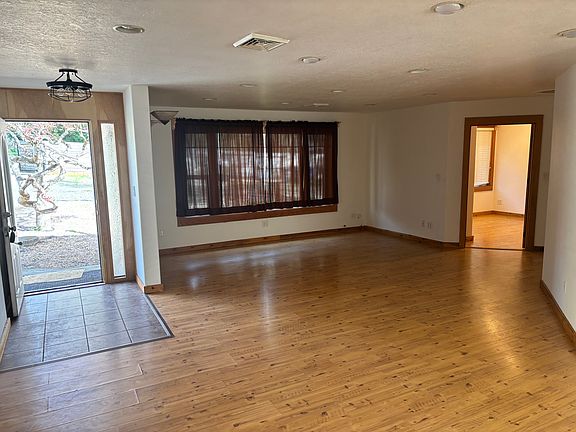 4th image of 592 Ewald Ave SE