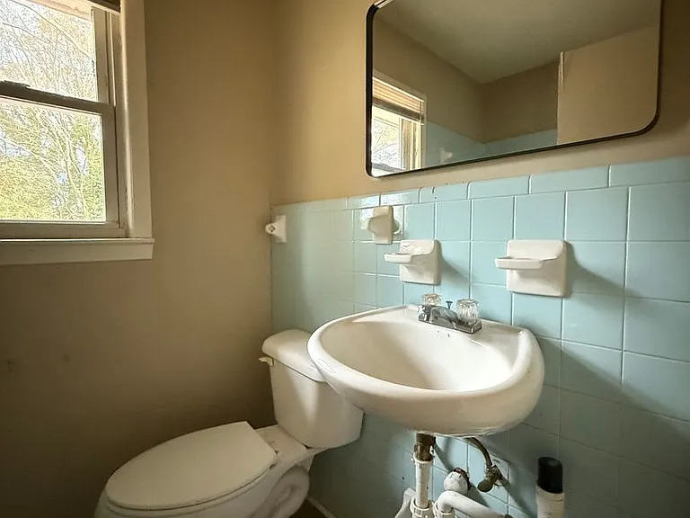 406 N Rutherford St — Photo 8