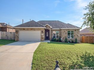 109 Ridgecrest, Floresville, TX 78114