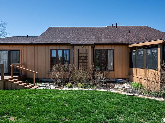 4th image of 3012 Hickory Ridge Dr