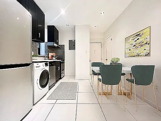 3rd image of 120 W 105th St APT 3F