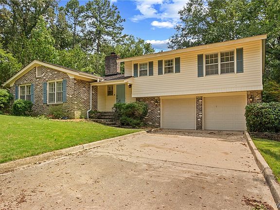 3rd image of 2713 Claymont Cir