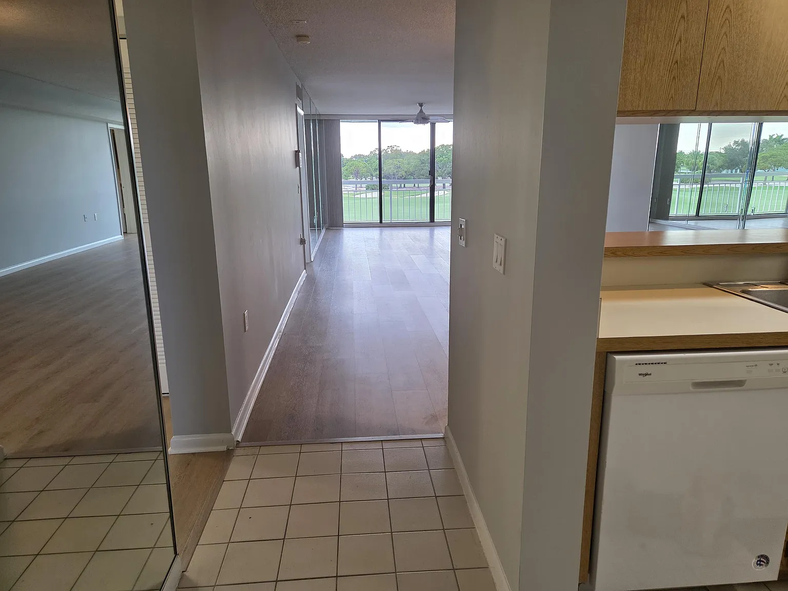 2 bed, 2.0 bath, 1437 sqft, $2,200 — Photo 2