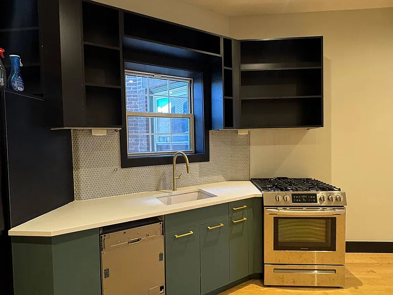 41 Van Wagenen Ave #4L — Photo 3