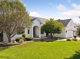 4240 Pineview Ln N, Plymouth, MN 55442