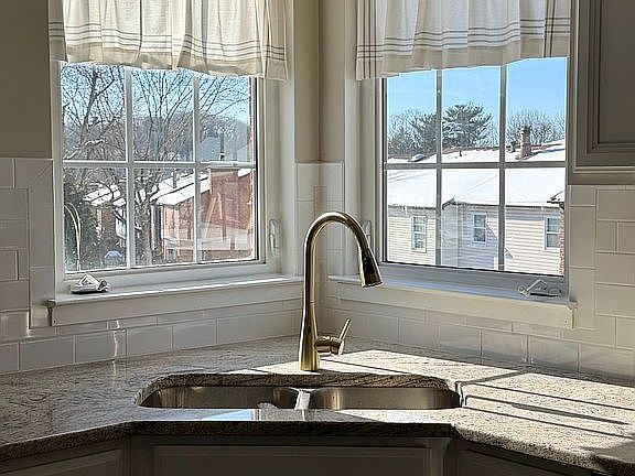 2nd image of 122 Unity Sq