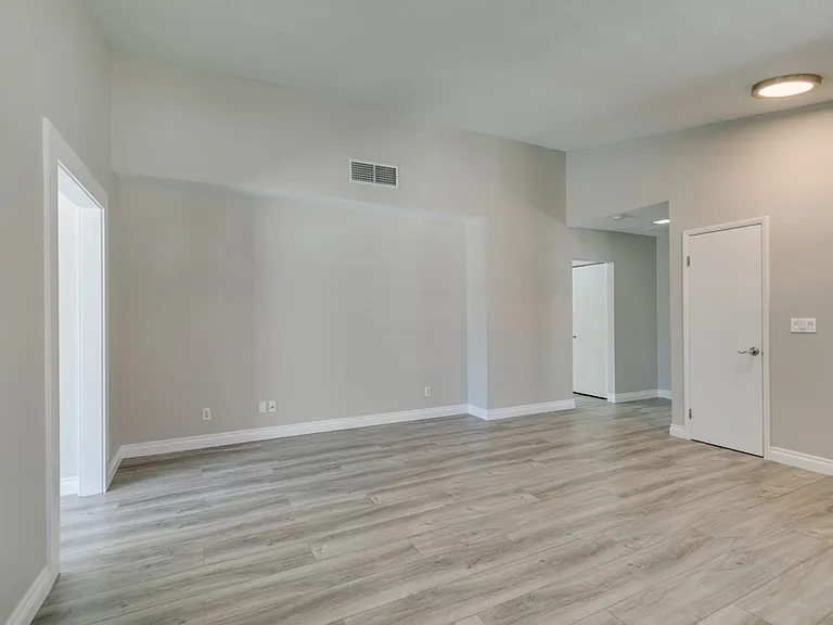 8292 Palmada Dr — Photo 14