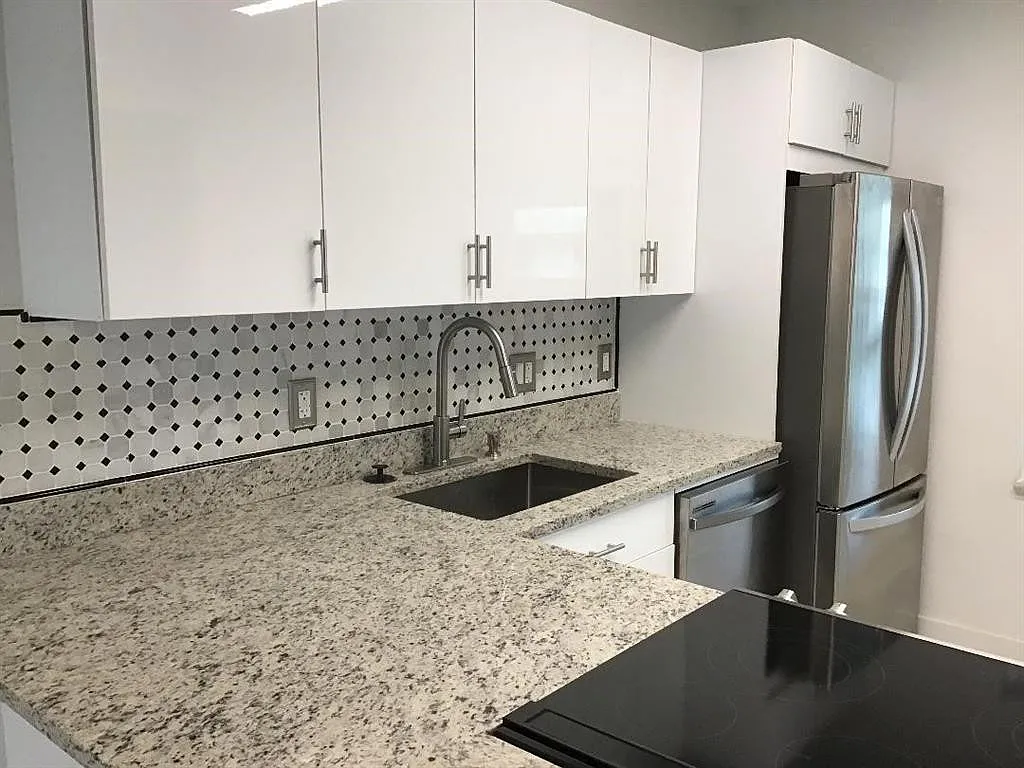 2 bed, 2.0 bath, 990 sqft, $1,700 — Photo 3