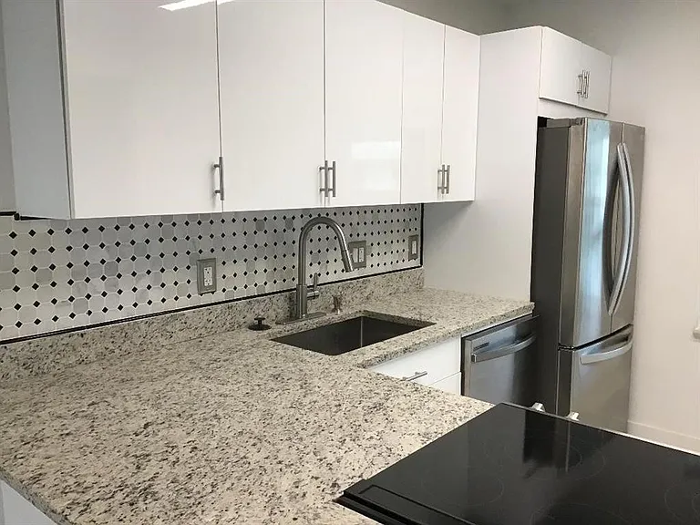 7600 NW 4th Pl #207 — Photo 3