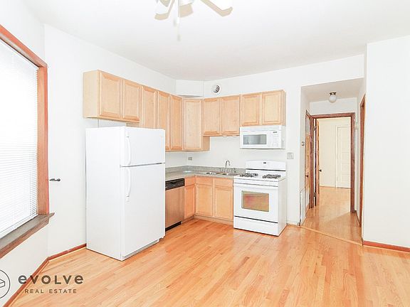 2nd image of 3824 N Kenmore Ave #3826E2