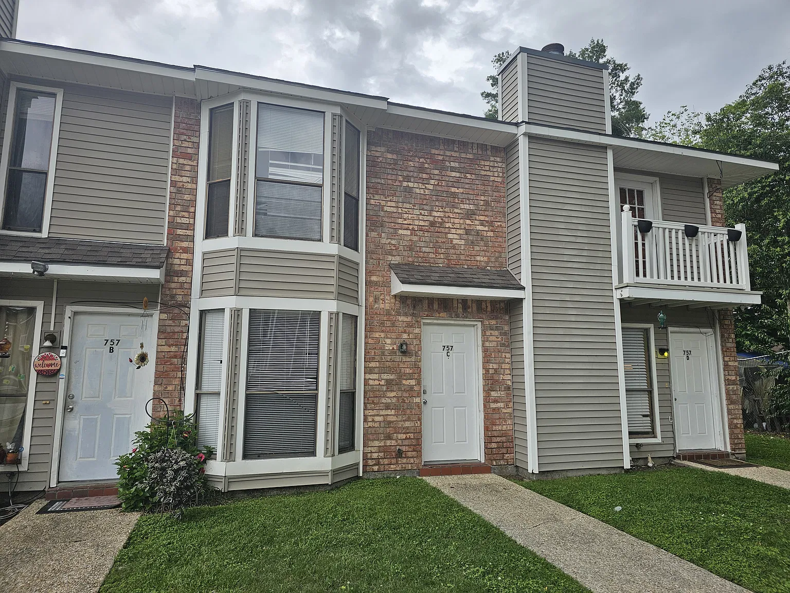 2 bed, 1.5 bath, 1080 sqft, $1,300 — Photo 1