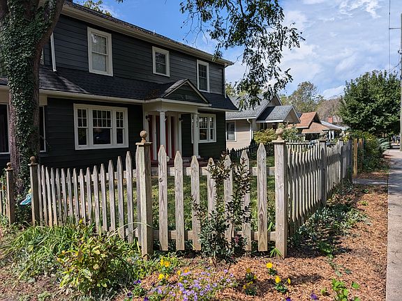 Great, walkable neighborhood. Weaver Park, Owl Bakery, Luella's BBQ, and City Bakery all within a mile.