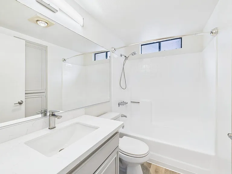 11325 Morrison St — Photo 14