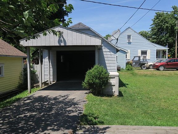 3rd image of 109 E Wood St