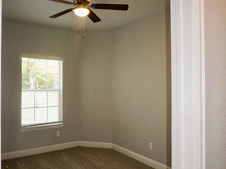 610 Wells St — Photo 13
