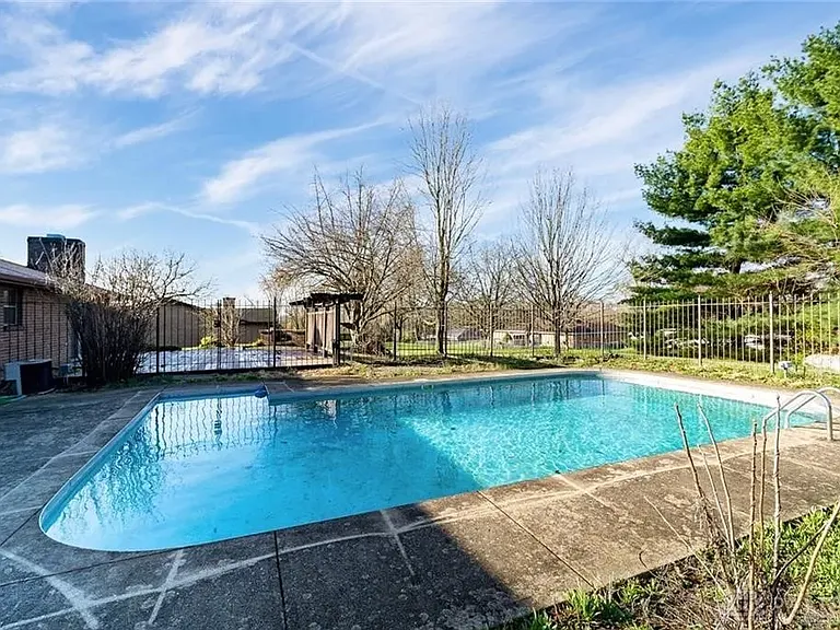 2401 Kewanna Ln — Photo 28