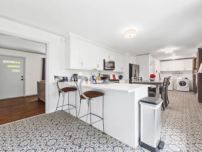 2523 Ben Hill Rd — Photo 9