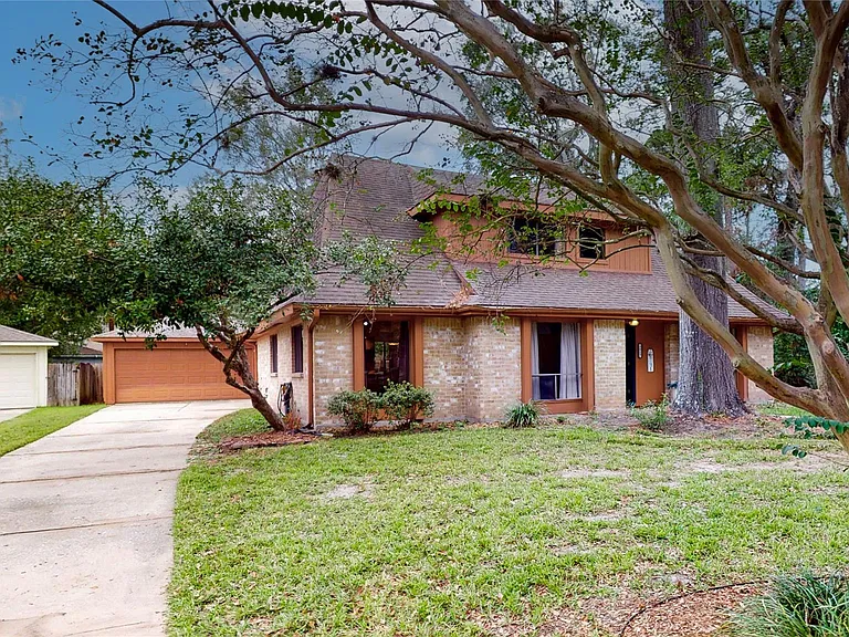 3819 Brook Shadow Dr — Photo 2