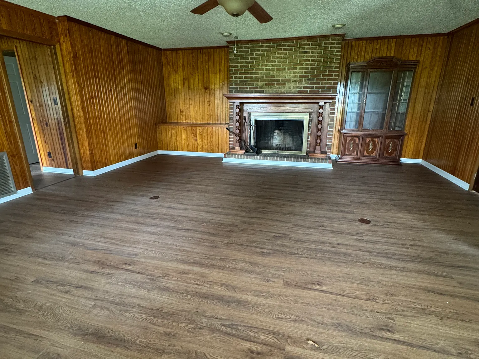 4 bed, 2.5 bath, 2495 sqft, $2,200 — Photo 2