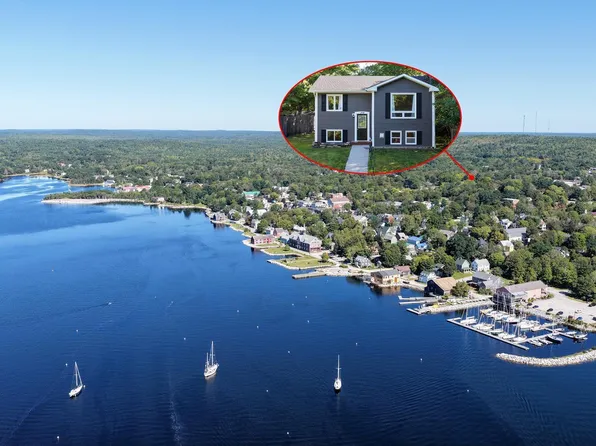 204 Rodney St, Shelburne, NS B0T 1W0
