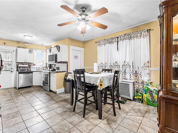 5th image of 489 Benefit St
