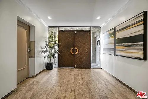 166 S Hayworth Ave #201 Photo 1