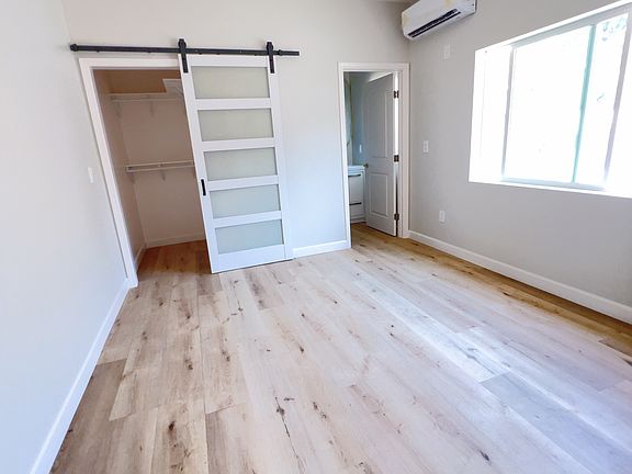 3rd image of 1601 Victoria Dr Unit A