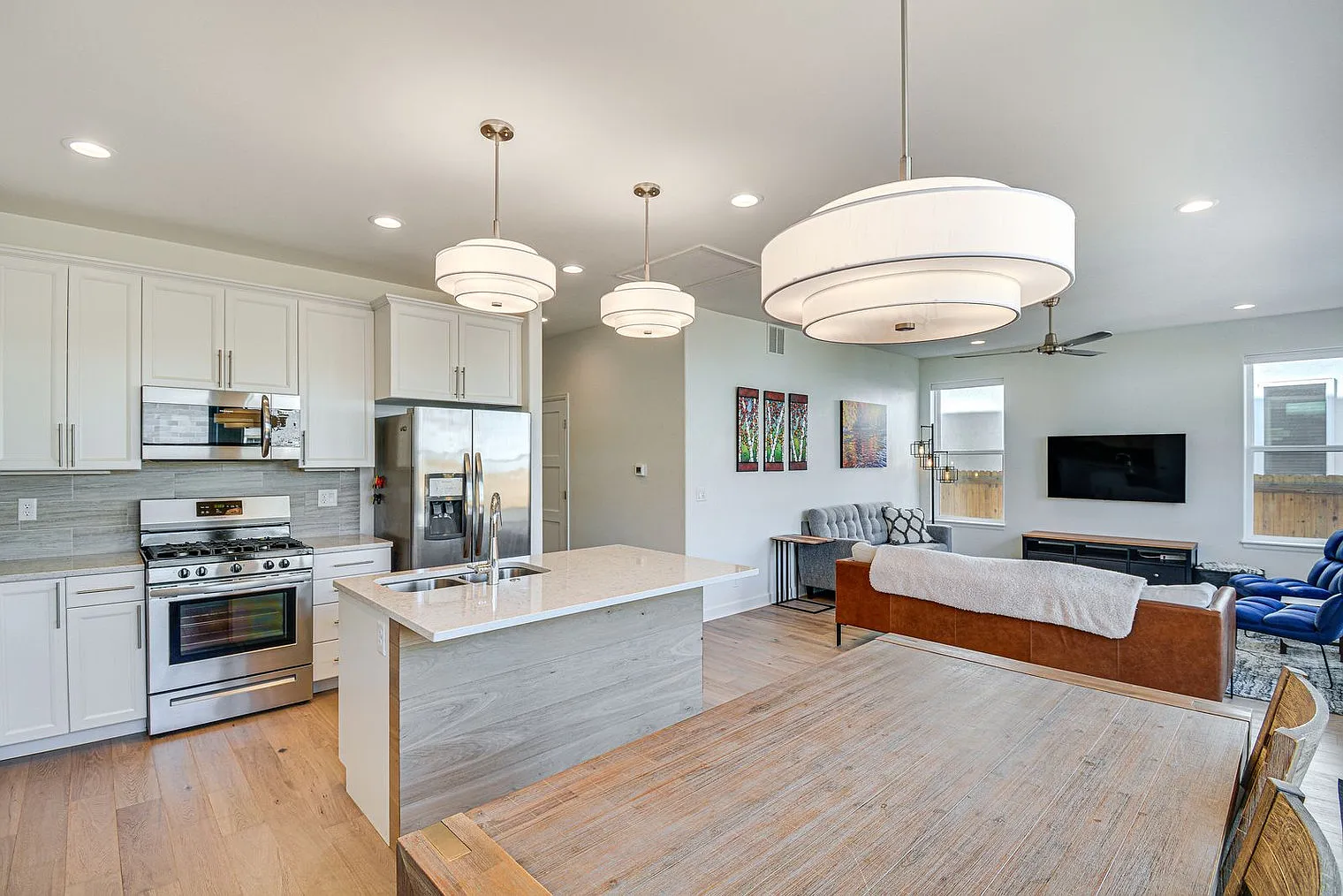 3 bed, 2.0 bath, 1851 sqft, $2,846 — Photo 3