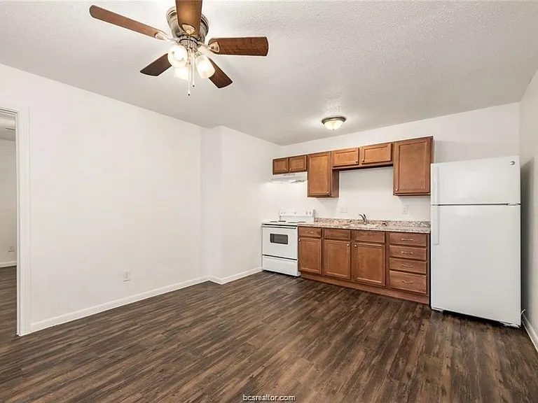 4309 College Main St #11 — Photo 2