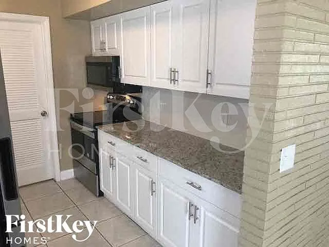2840 SW 2nd Ct — Photo 6