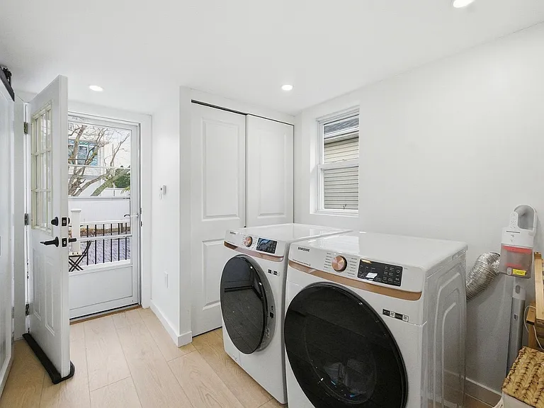 163 Seabreeze Ave — Photo 5