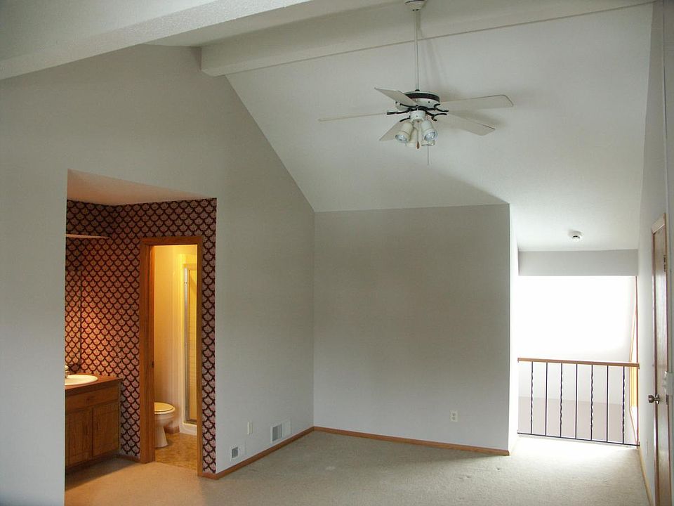 Upper Bedroom 11 x 22