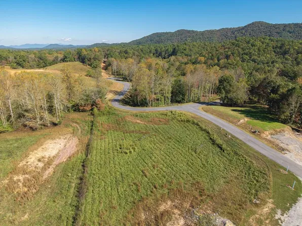 15 Waterstone Way, Mineral Bluff, GA 30559