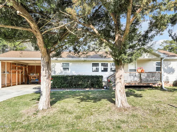 200 1st Street, Hampstead, NC 28443