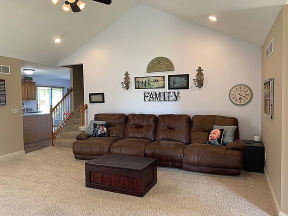 3rd image of 3008 Appletree Dr