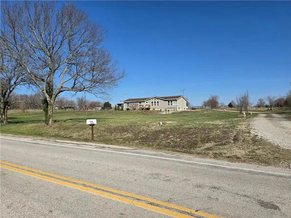 32314 W 335th St, Osawatomie, KS 66064