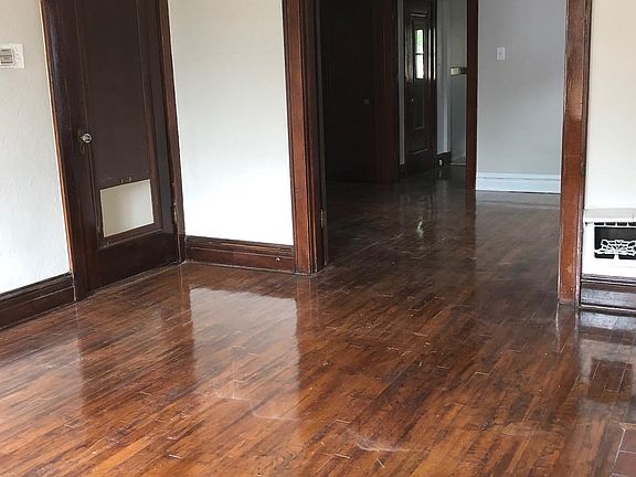 3rd image of 1040 Art Hill Pl #A