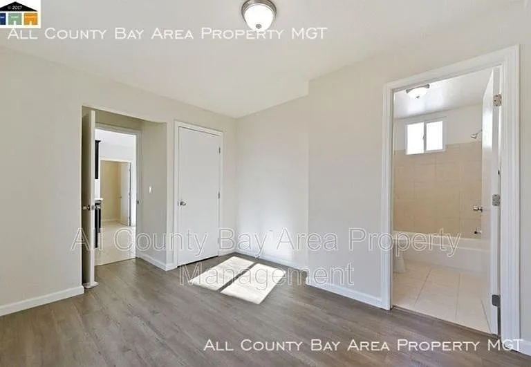 2462 Taylor Ave #B — Photo 7