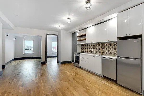 Rented by EXR | media 35